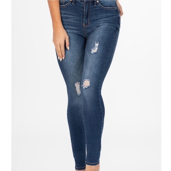 Guess Denim - Guess Distressed Medium Rise Sienna Curvy Fit Women's Size 31 or Size 12